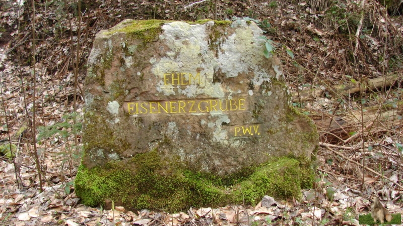 Ritterstein Nr. 196-2 Ehem. Eisenerzgrube.JPG - Ritterstein Nr.196 Ehem. Eisenerzgrube